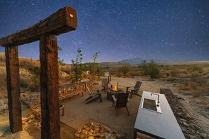 Property grounds - Palo Verde Canyon~5 acre Private Mountain~Hot Tub (Morongo Valley)