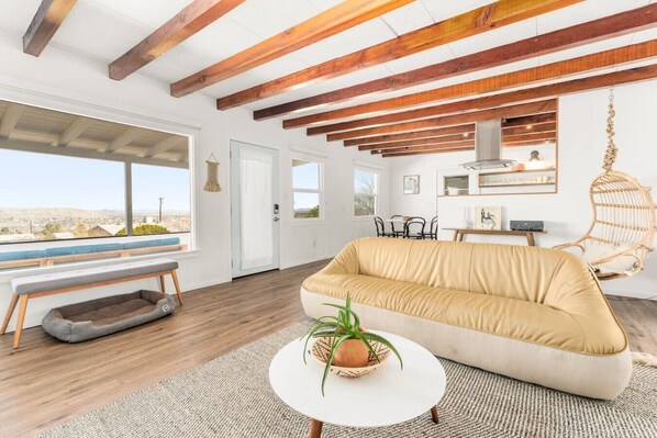 Smart TV, fireplace, stereo