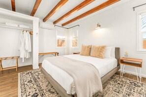 2 多间卧室、办公桌、熨斗/熨衣板、旅行婴儿床