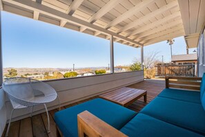 Terrace/patio - The High View ~ With Cowboy Pool and Hot Tub (Joshua Tree)
