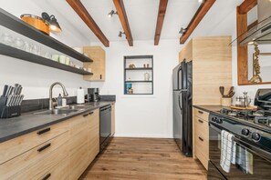 Refrigerador, horno, placa de cocina, lavavajillas