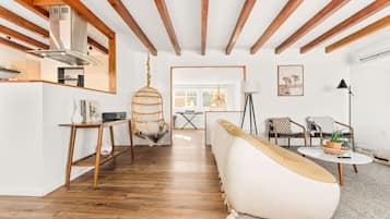 Smart TV, fireplace, stereo