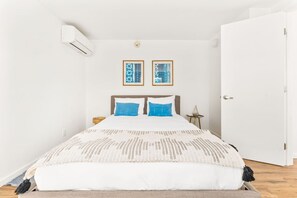 办公桌、熨斗/熨衣板、旅行婴儿床、免费 WiFi