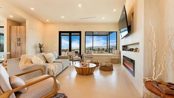 Smart TV, fireplace