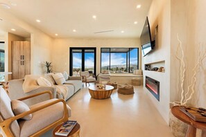 Smart TV, fireplace