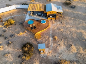 Exterior - Mindy`s Rustic Rabbit Cabin ~ Heart Deck ~ Spa ~ (Joshua Tree)