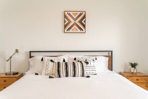 2 bedrooms, desk, free WiFi, bed sheets