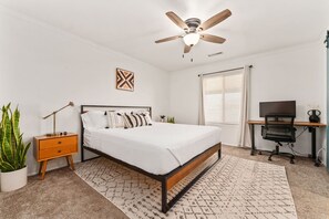 3 bedrooms, desk, free WiFi, bed sheets