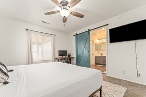 3 bedrooms, desk, free WiFi, bed sheets