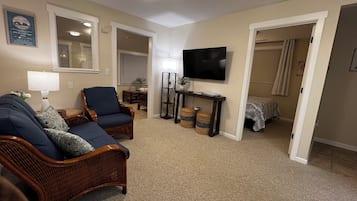 3 bedrooms, desk, iron/ironing board, free WiFi