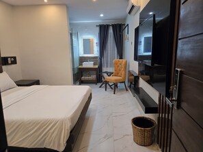 Quarto real | Cortinas blackout, quartos à prova de som, Wi-Fi de cortesia