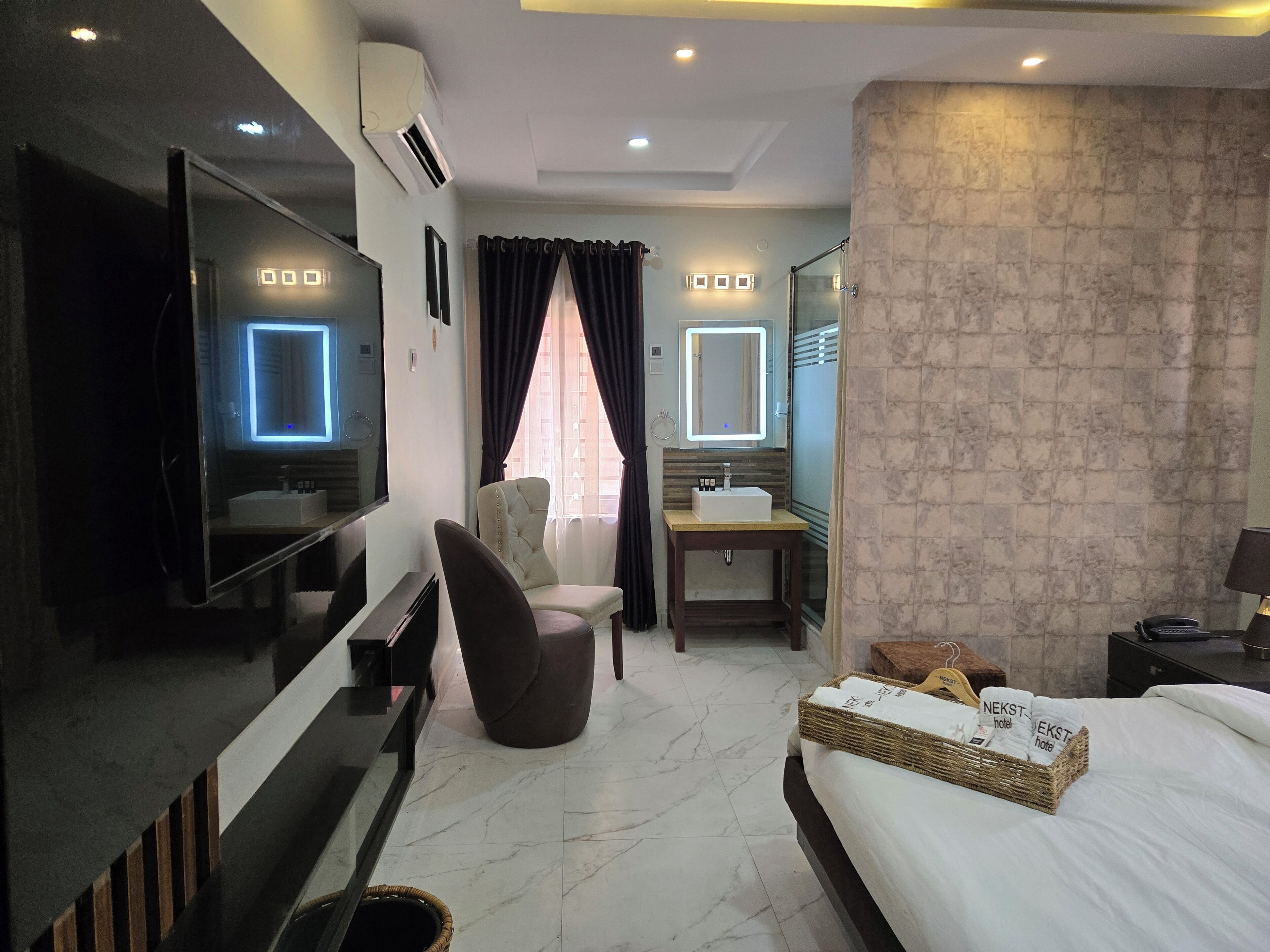 Blackout curtains, soundproofing, free WiFi