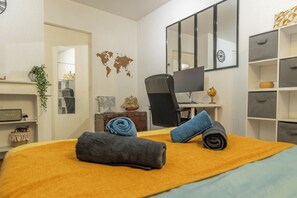 1 間睡房、書桌、熨斗/熨衫板、Wi-Fi