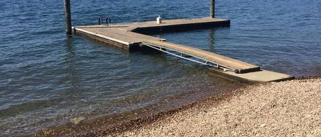 Aurinkotuoleja, rantapyyhkeitä