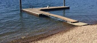 Coeur d'Alene Lake Escape -Stunning Views, Private Beach, and Cozy Retreat!