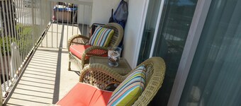 1 bed Entire Beach Condo w/ Private Balcony and WiFi