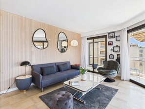 Smart TV, books, offices