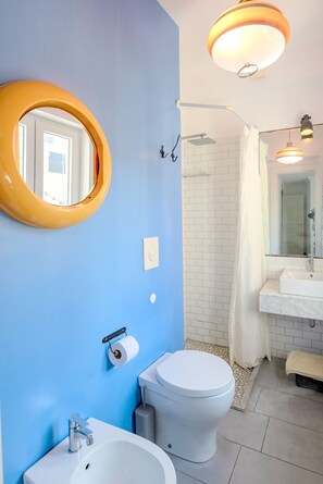 Shower, hair dryer, towels, soap - mimi terrace (Naples)