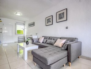 Living area - Global Port Estrella 6909 (Roses)