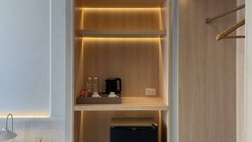 Suite estándar, 1 cama King size, balcón | Cocina privada | Frigobar y microondas