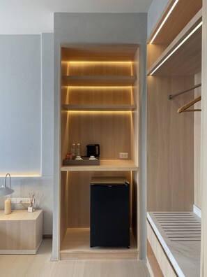 Standard-Suite, 1 King-Bett, Balkon | Eigene Küche | Mini-Kühlschrank, Mikrowelle