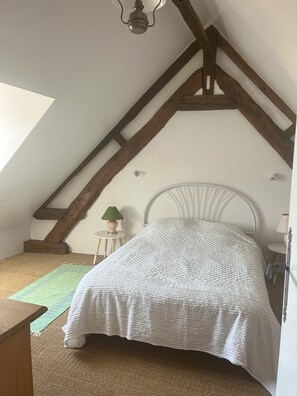 3 bedrooms, desk, iron/ironing board, travel cot