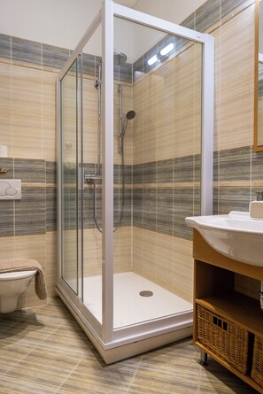 Comfort Apartment, Courtyard View | Bathroom