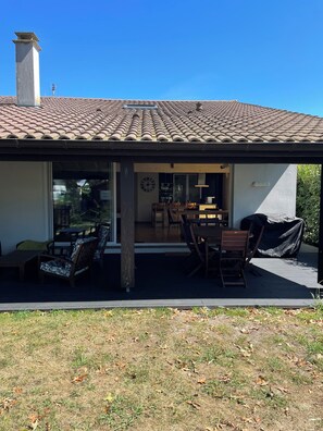 Outdoor dining - House Anglet, 6 persons. Close to beaches and all amenities (Anglet)