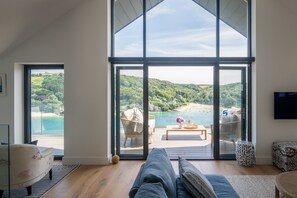 Fernseher, Stereoanlage