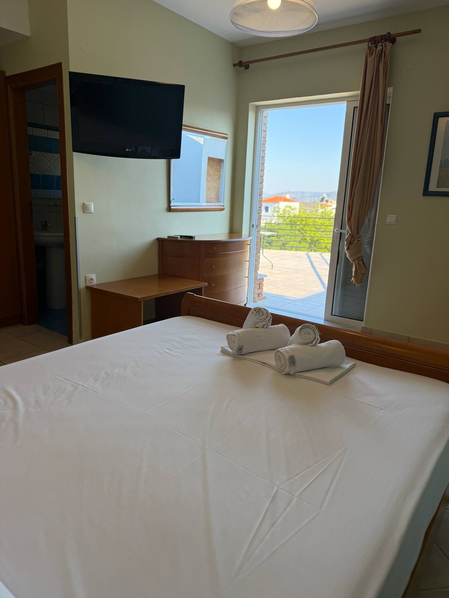 Habitación doble Confort, vista al mar | Espacio para trabajar con laptop y wifi gratis 