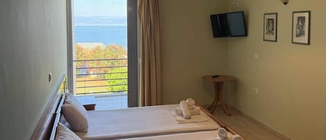 Espacio para trabajar con laptop y wifi gratis