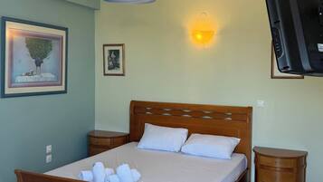 Familien-Vierbettzimmer, Strandblick | Laptopgeeigneter Arbeitsplatz, kostenloses WLAN