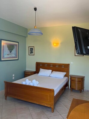 Habitación cuádruple familiar, vista a la playa | Espacio para trabajar con laptop y wifi gratis 