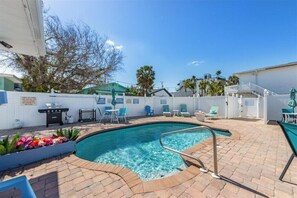 Outdoor pool, a heated pool - Coastal Getaway Retreat –Steps to the Beach! 1BR/1BA. Sleeps 2. In 4-Plex. Pool (Bradenton Beach)