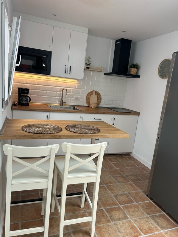 Fridge, microwave, stovetop, coffee/tea maker