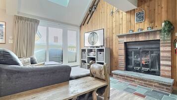 Smart TV y chimenea
