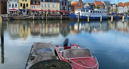 Quiet semi-detached house with garden and garage in Husum on the North Sea