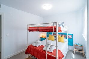 1 habitación, tabla de planchar con plancha, wifi gratis y ropa de cama