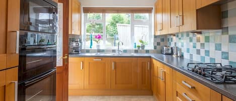 Refrigerador, microondas, horno y lavavajillas