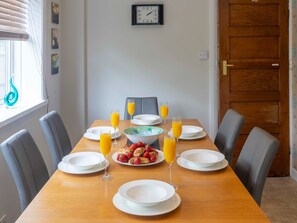 Dining - Pass the Keys | Spacious seaside house - Free Parking (Hove)