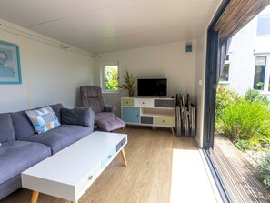 TV - Pass the Keys | Spacious seaside house - Free Parking (Hove)