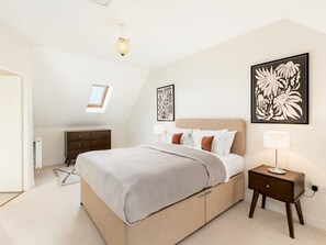 4 chambres, fer et planche à repasser, Wi-Fi gratuit, draps fournis