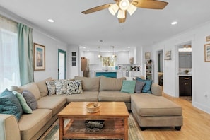 Smart TV - Pet-Friendly Beach House Private Beach Bay Access (Baldwin County)