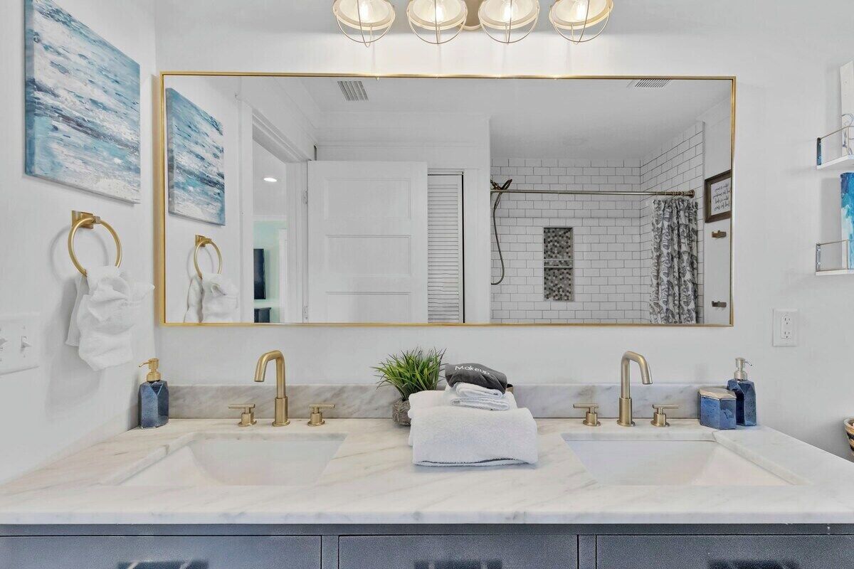 Shower, towels