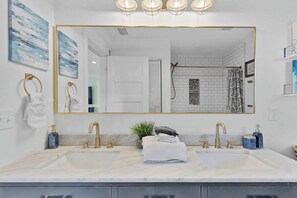 Douche, serviettes fournies