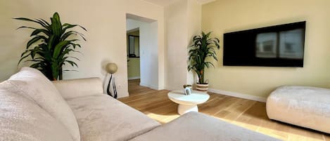 Smart TV, libri, stampante