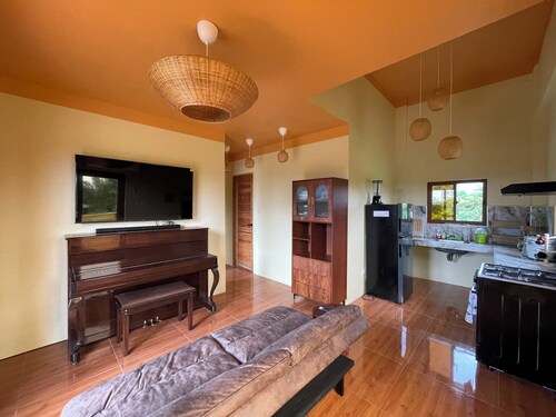 Peaceful One-bedroom Couple's Retreat with AC, WiFi near Urbiztondo