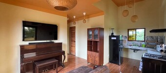 Peaceful One-bedroom Couple's Retreat with AC, WiFi near Urbiztondo