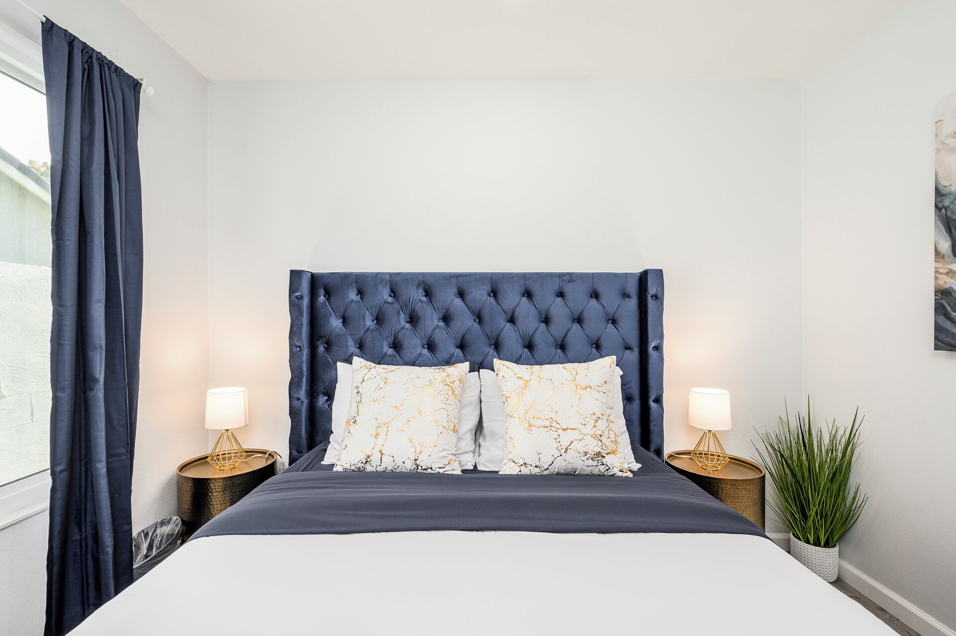 3 Schlafzimmer, Schreibtisch, Bügeleisen/Bügelbrett, Reisekinderbett