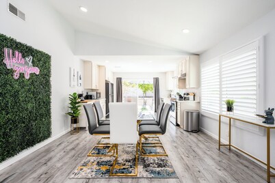 Chic 3BR w/ Insta Wall & Arcade & Mins to Disney!